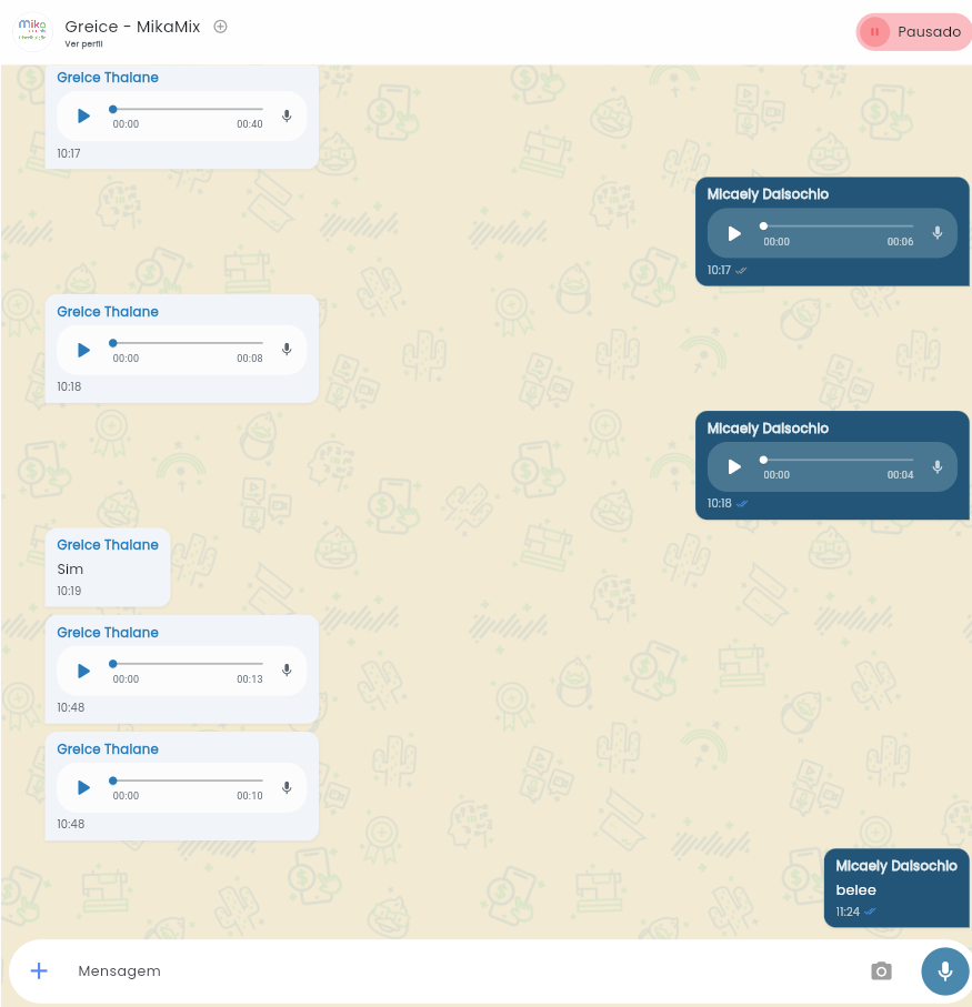 Thread de chat real do Modall: lojista mandando áudios e a IA respondendo também por áudio, com cabeçalho de status do atendimento.